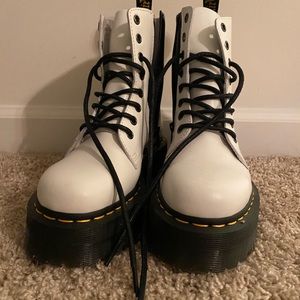 Size W6 White platform Dr Martens with zipper
